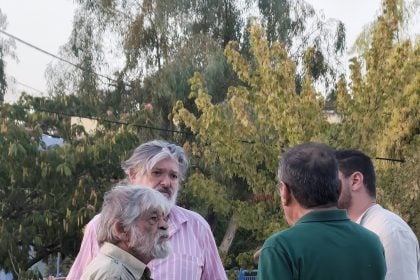 Συνάντηση Πελετίδη με τον γλύπτη Μεμά Καλογηράτο