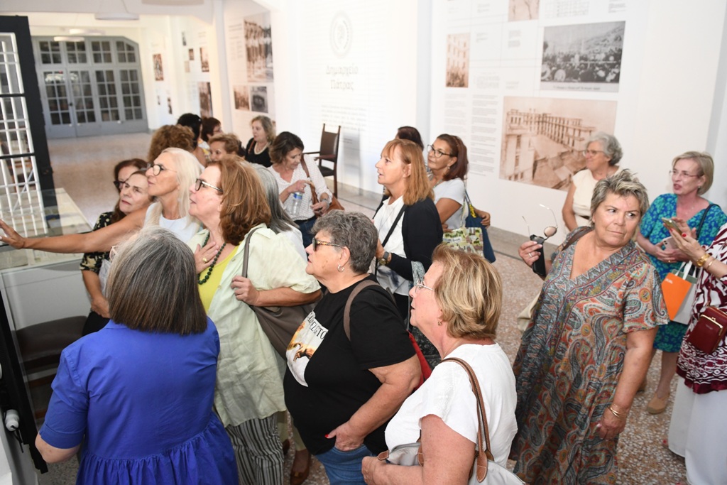 Οι απόφοιτες του Αρσακείου του 1975 πήγαν ξανά στο σχολείο τους
