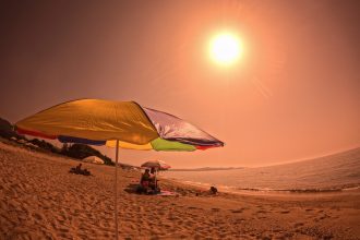 Καύσωνες: 9 στους 10 Έλληνες τους θεωρούν απειλή για το μέλλον - Πώς βιώνουμε τις ακραίες θερμοκρασίες