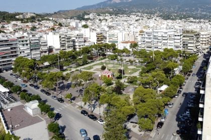 Πάτρα: Αναστάτωση στα Ψηλαλώνια με φορτηγό που έκοψε καλώδιο της ΔΕΗ - Αποκλείστηκαν σημεία από την ΕΛ.ΑΣ