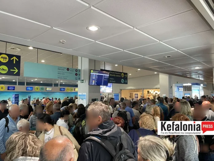 Πριν μας "αποχαιρετίσει" η κακοκαιρία προκάλεσε χαμό: Επιχείρηση απεγκλωβισμού 12 ατόμων - Χάος στα αεροδρόμια Κεφαλονιάς-Ζακύνθου - Σφοδρές βροχοπτώσεις στην Πάτρα ΦΩΤΟ