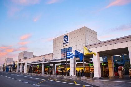 Συνεχίζεται η ταλαιπωρία στο "Ελ Βενιζέλος" - Καθυστερήσεις από 20 λεπτά ως και 2 ώρες