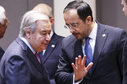 Άκαρπη η τριμερής για το Κυπριακό – Στόχος του Γκουτέρες να επαναρχίσουν οι συνομιλίες από εκεί που διακόπηκαν