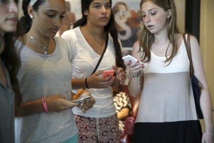 Παιδιά σε κίνδυνο κλοπής ταυτότητας και απάτης από το «sharenting»