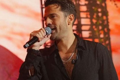 Κωνσταντίνος Αργυρός: Το αστείο δώρο που δέχτηκε σε συναυλία του – Η αντίδραση του καλλιτέχνη