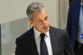 Πέντε χρόνια φυλάκιση με αναστολή στον Σαρκοζί