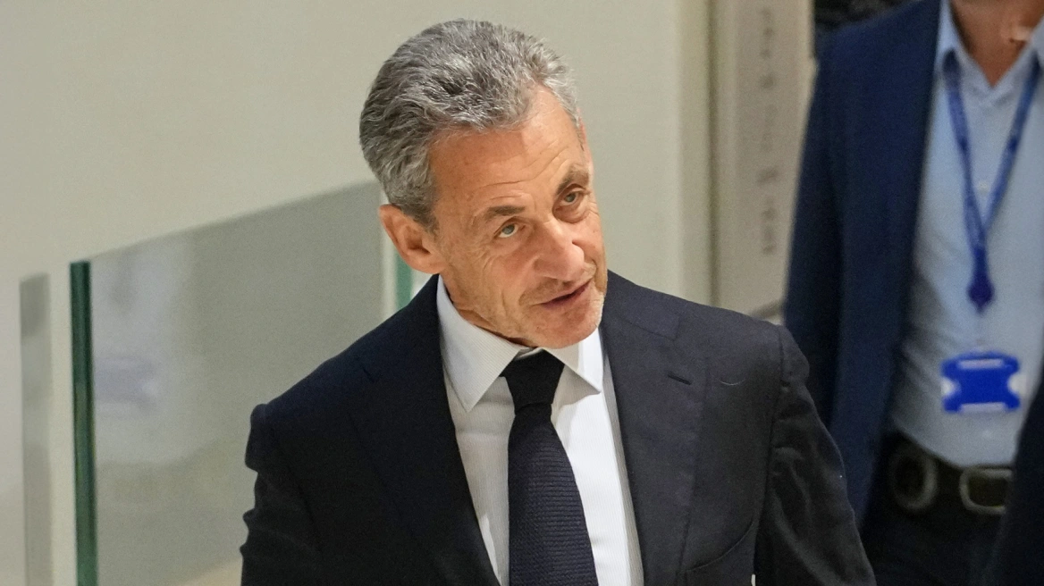 Πέντε χρόνια φυλάκιση με αναστολή στον Σαρκοζί