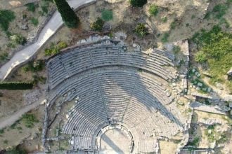Αρχαίο Θέατρο Δελφών: Εργασίες προστασίας και αποκατάστασης από το υπουργείο Πολιτισμού