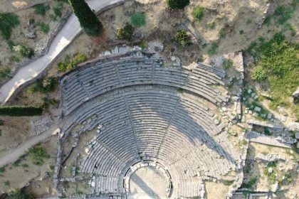 Αρχαίο Θέατρο Δελφών: Εργασίες προστασίας και αποκατάστασης από το υπουργείο Πολιτισμού