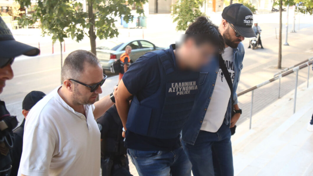 Προθεσμία να απολογηθεί την Τετάρτη πήρε ο αδελφοκτόνος - "Τώρα αρχίζω να συνειδητοποιώ τι έχω κάνει"