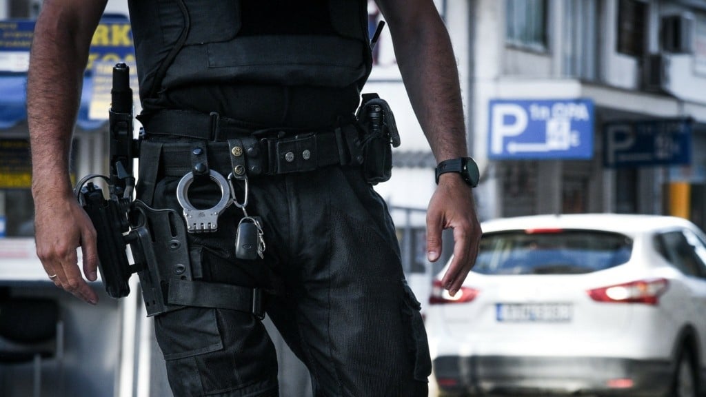 Πάτρα: Ο πιτσιρικάς κυκλοφορούσε με χασίς - Συνελήφθη και η μητέρα του