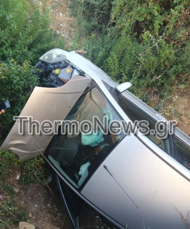 Δυτ. Ελλάδα: Ανατροπή οχήματος με δύο τραυματίες (ΦΩΤΟ)