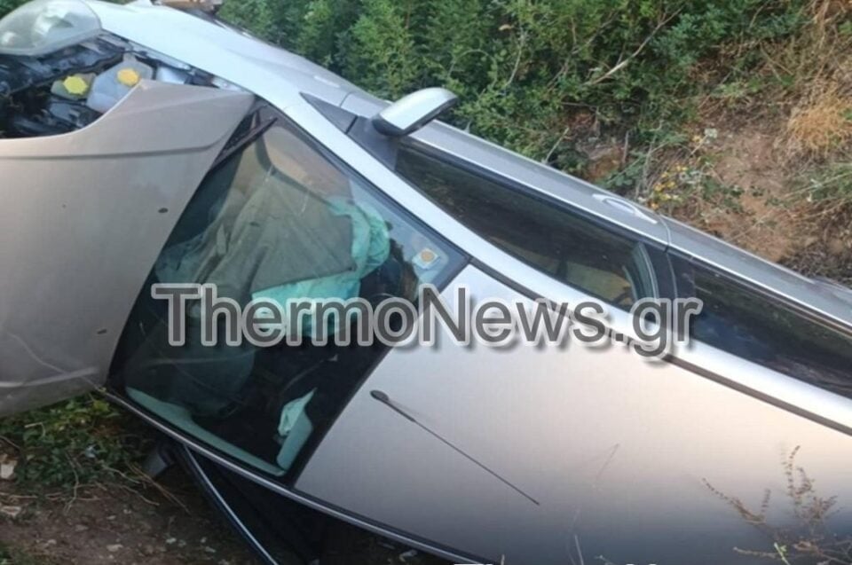Δυτ. Ελλάδα: Ανατροπή οχήματος με δύο τραυματίες (ΦΩΤΟ)