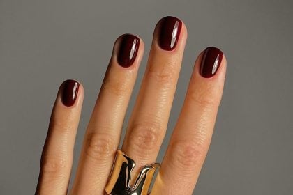Αυτό είναι το nail color που θα βλέπουμε παντού το φθινόπωρο