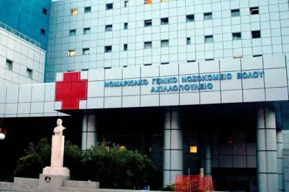 Νεκρός 20χρονος φοιτητής που έπεσε από φωταγωγό – Κατέρρευσαν στο νοσοκομείο οι γονείς του