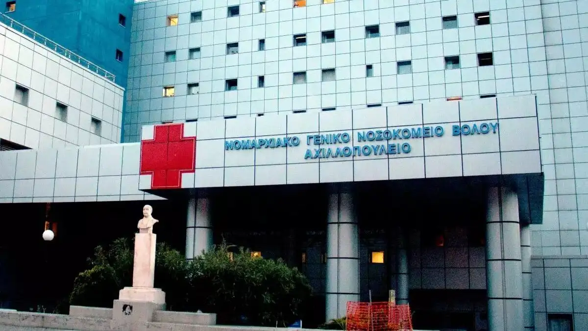  Νεκρός 20χρονος φοιτητής που έπεσε από φωταγωγό – Κατέρρευσαν στο νοσοκομείο οι γονείς του