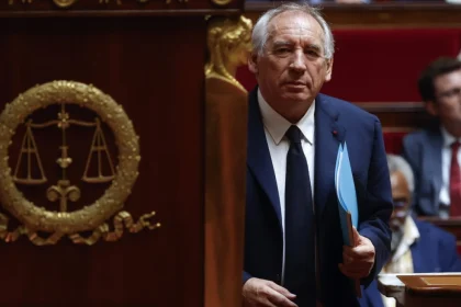 Στο Ελιζέ ο Μπαϊρού για να υποβάλει την παραίτησή του στον Μακρόν - Οι υποψήφιοι για την διαδοχή του