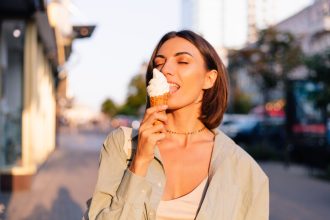 Η καλύτερη στιγμή για να φάτε παγωτό σύμφωνα με διαιτολόγο