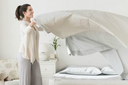 Στρώσιμο κρεβατιού: Τι πρέπει να κάνετε κάθε πρωί για να αποφύγετε τα ακάρεα και τα βακτήρια