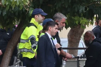 Ποινική δίωξη στον Βασίλη Μπισμπίκη που προκάλεσε τροχαίο και εξαφανίστηκε - Παραπέμπεται στο Αυτόφωρο