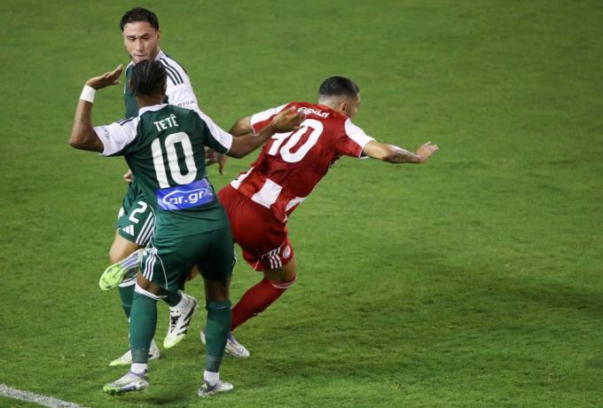 Λανουά: «Έπρεπε να δοθεί πέναλτι στον Ολυμπιακό
