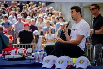 Δολοφονία Τσάρλι Κερκ: Τα τελευταία λόγια του πριν πέσει νεκρός - Παραμένει άφαντος ο δράστης