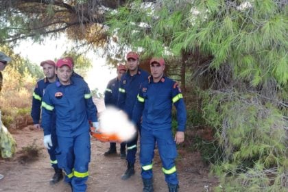 Λευκάδα: ΕΚΑΒ και Πυροσβεστική επιχείρησαν για να βοηθήσουν γυναίκα σε παραλία