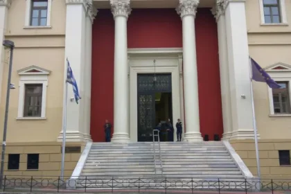 Πάτρα: Τι αποφάσισε το Δικαστήριο για το επεισόδιο με το όπλο, με πρωταγωνιστή αστυνομικό, τον ιδιοκτήτη κέντρου διασκέδασης και δύο υπαλλήλους του