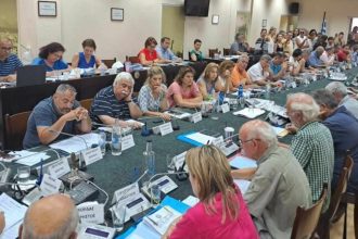 Πάτρα: LIVE η συνεδρίαση του Δημοτικού Συμβουλίου - Η εισήγηση Πλέσσα