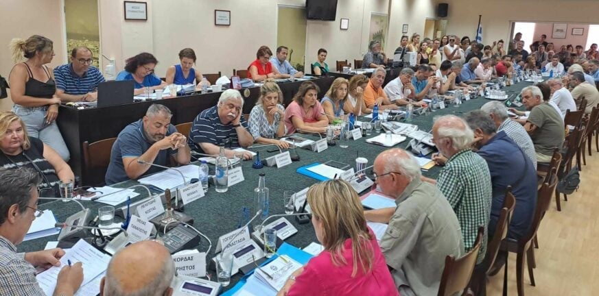 Πάτρα: LIVE η συνεδρίαση του Δημοτικού Συμβουλίου - Η εισήγηση Πλέσσα