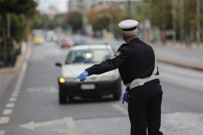 Σε ισχύ από σήμερα ο νέος ΚΟΚ: Τσουχτερά πρόστιμα για κατανάλωση αλκοόλ και χρήση κινητού – Όλα όσα αλλάζουν