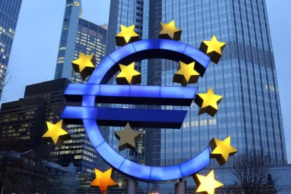 Eρευνα Bloomberg: Τέλος οι μειώσεις επιτοκίων της ΕΚΤ – Στο 2% θα μείνει ο πληθωρισμός