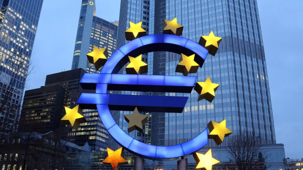 Eρευνα Bloomberg: Τέλος οι μειώσεις επιτοκίων της ΕΚΤ – Στο 2% θα μείνει ο πληθωρισμός