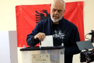 Αλβανία: Ο Ράμα «διορίζει» ρομπότ με τεχνητή νοημοσύνη σε θέση υπουργού για τον έλεγχο των δημοσίων συμβάσεων