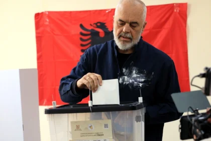 Αλβανία: Ο Ράμα «διορίζει» ρομπότ με τεχνητή νοημοσύνη σε θέση υπουργού για τον έλεγχο των δημοσίων συμβάσεων