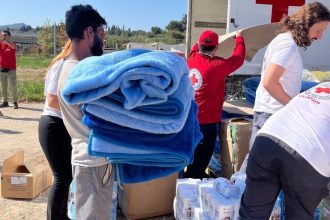 Δυτική Αχαΐα: Διανομή ειδών πρώτης ανάγκης στους πυρόπληκτους Ρομά