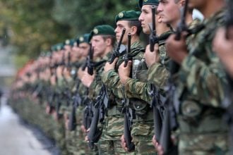 Δένδιας: Όλες οι αλλαγές στις Ένοπλες Δυνάμεις - «Παράθυρο» για νέες αυξήσεις και το 2026