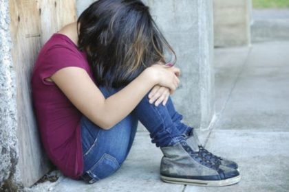 Πάτρα: Απίστευτο περιστατικό με μαθήτριες - Ανάγκασαν συμμαθήτρια τους να σκύψει να τους φιλήσει τα πόδια!