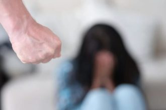 Ισπανία: Διαμάχη μετά τις βλάβες σε ηλεκτρονικά βραχιολάκια που φορούν βίαιοι πρώην σύντροφοι