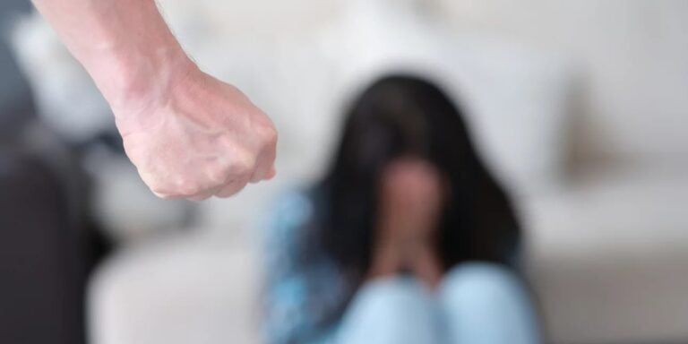 Ισπανία: Διαμάχη μετά τις βλάβες σε ηλεκτρονικά βραχιολάκια που φορούν βίαιοι πρώην σύντροφοι