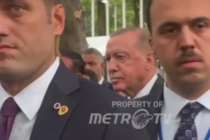 Σταμάτησαν και τον Ερντογάν για να περάσει ο Τραμπ και δεν το πήρε τόσο ήρεμα όσο ο Μακρόν