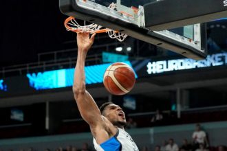 Eurobasket 2025: Τι ώρα είναι ο μεγάλος ημιτελικός ανάμεσα σε Ελλάδα και Τουρκία