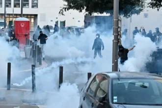 Αναβρασμός στη Γαλλία με μαζικούς αποκλεισμούς, επεισόδια και εκατοντάδες συλλήψεις (ΦΩΤΟ-ΒΙΝΤΕΟ)