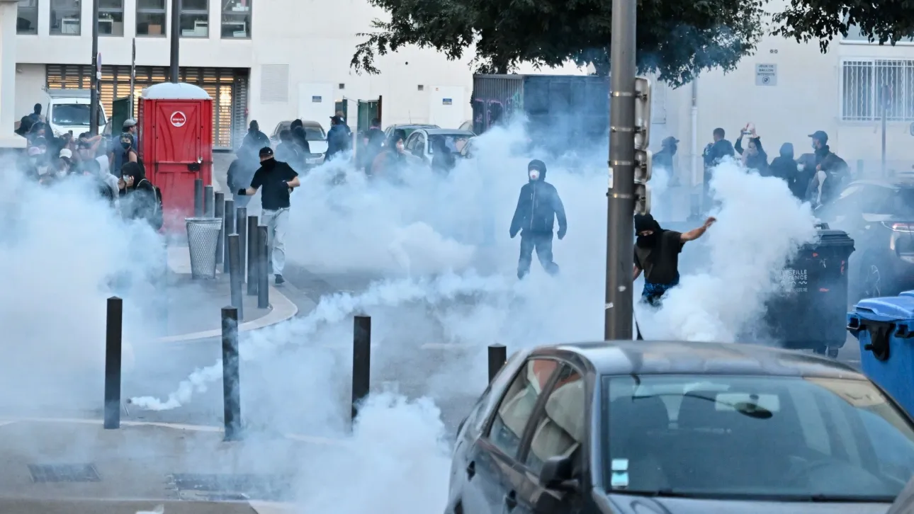 Αναβρασμός στη Γαλλία με μαζικούς αποκλεισμούς, επεισόδια και εκατοντάδες συλλήψεις (ΦΩΤΟ-ΒΙΝΤΕΟ)