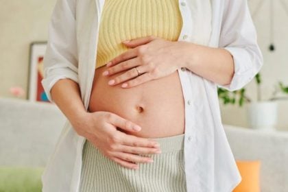 Εξωσωματική: Γονιδιακός έλεγχος εμβρύων για πιο γρήγορη εγκυμοσύνη, μετά τα 35