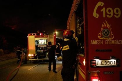 Πάτρα: Φωτιά τα ξημερώματα στο εγκαταλελειμμένο κτίριο του παλιού λιμανιού
