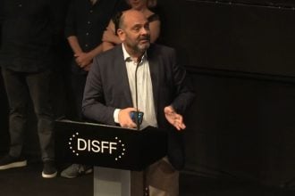 Ένταση με τον Ιάσονα Φωτήλα στο Φεστιβάλ Δράμας (ΒΙΝΤΕΟ)