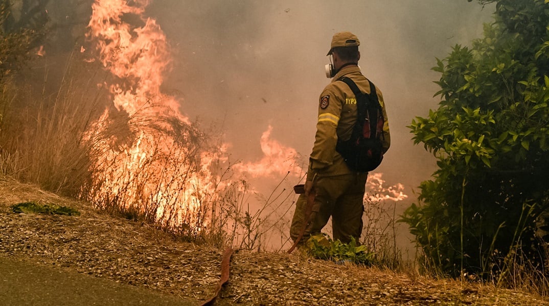 Σκεπαστό Καλαβρύτων: Υπό έλεγχο η απογευματινή φωτιά