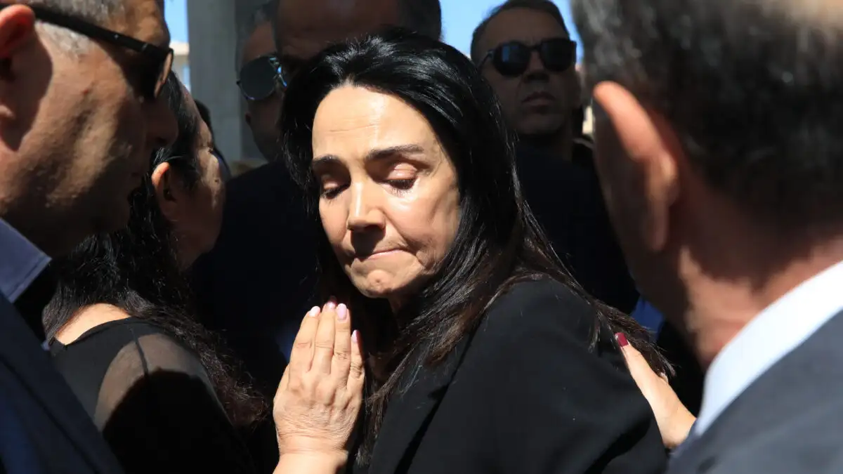 Λένα Σαμαρά: Οδύνη στο μνημόσυνο για τις 40 ημέρες από τον θάνατό της – Με δάκρυα στα μάτια της η μητέρα της, Γεωργία
