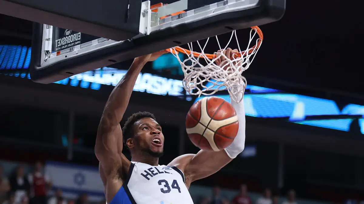 Γιάννης Αντετοκούνμπο: H ασύλληπτη double-double εμφάνιση του στο Ελλάδα – Ισραήλ και το επικό σκίτσο της FIBA